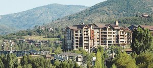 The developers of the luxury condominium project, Edgemont, used aggressive discounting on a limited number of units to create a sense of urgency among prospective buyers and put five vacation homes under contract this summer. Four of five have closed and the fifth would bring the aggregate value to more than $4 million.