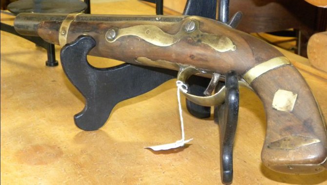 Antique Guns (Pre-1898) & Weaponry