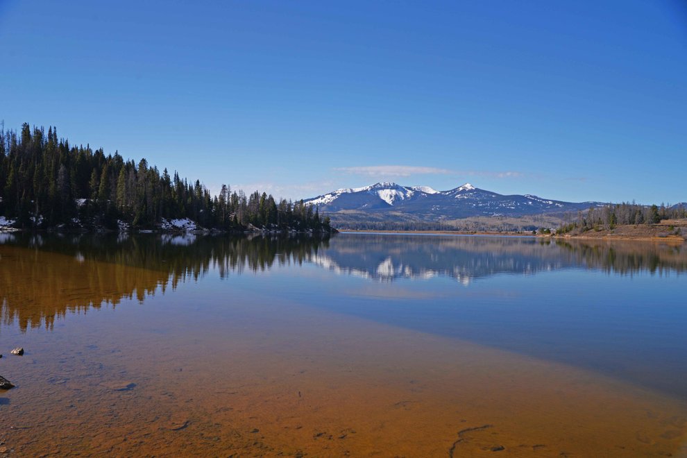  - Mountains_over_Steamboat_Lake_1_small_t990