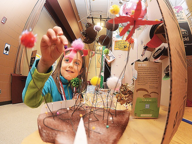Science+Fair+Projects+with+Pop Lucy Capra explains her science fair project, "The Stages of Pin Mold ...