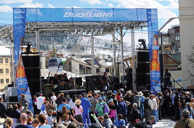 Carowinds Plaza Stage Getting New Look - Carowinds Connection